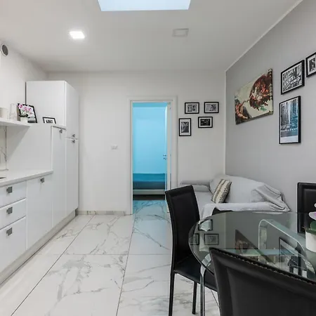 Chic House Apartman *